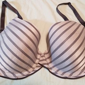 32DDD Victoria Secret bra